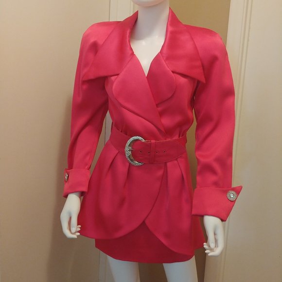 Show-Stopping and Satiny Smooth! - Picture 1 of 15